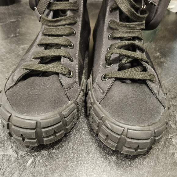 Authentic Prada Re-Nylon Sneakers - Picture 6 of 10